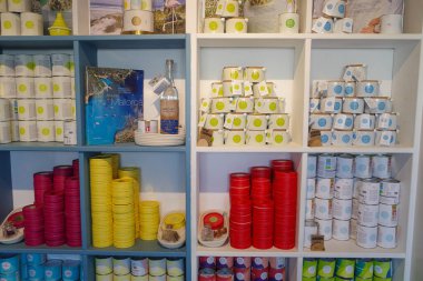 Mallorca, İspanya - 1 Kasım 2023: Artesanal tuz Salinas d 'Es Trenc tuzhanesinde satışta