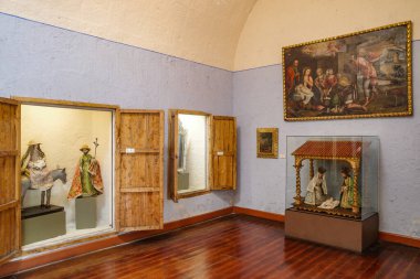 Arequipa, Peru - 4 Aralık 2023: Manastır de Santa Teresa, Arequipa 'da dini sanatlar sergileniyor