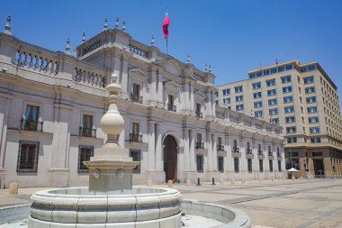 Santiago, Şili - 26 Kasım 2023: Palacio de la Moneda ve Plaza Anayasası