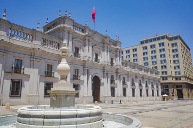 Santiago, Şili - 26 Kasım 2023: Palacio de la Moneda ve Plaza Anayasası