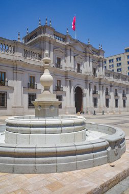 Santiago, Şili - 26 Kasım 2023: Palacio de la Moneda ve Plaza Anayasası