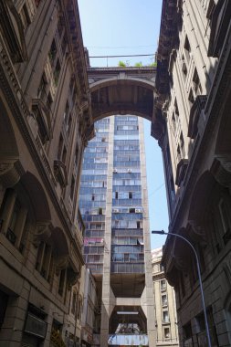 Santiago, Şili - 26 Kasım 2023: Santiago Plaza de Armas yakınlarında Paseo Phillips mimarisi