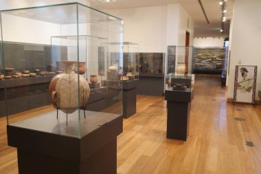 Santiago, Şili - 25 Kasım 2023: Antik seramik Andino Müzesi, Vina Santa Rita 'da sergileniyor