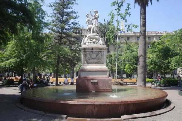 Santiago, Şili - 26 Kasım 2023: Santiago şehir merkezindeki Plaza de Armas