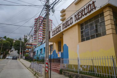 Valparaiso, Şili - 28 Kasım 2023: Pablo Neruda 'nın Valparaiso' daki evi La Sebastiana 'nın dışı