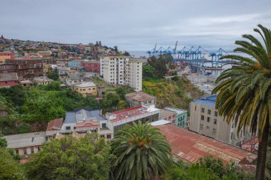 Valparaiso, Şili - 28 Kasım 2023 Şili 'nin Pasifik kıyısındaki Valparaiso limanına bakın