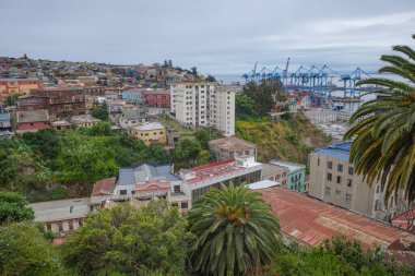 Valparaiso, Şili - 28 Kasım 2023 Şili 'nin Pasifik kıyısındaki Valparaiso limanına bakın
