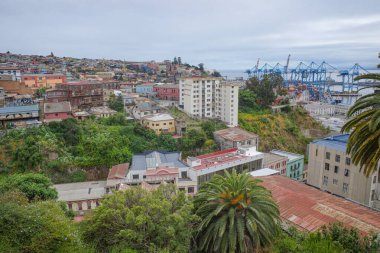 Valparaiso, Şili - 28 Kasım 2023 Şili 'nin Pasifik kıyısındaki Valparaiso limanına bakın