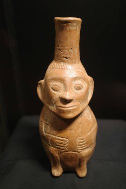 Lima, Peru - 3 Aralık 2023: Antik İnka öncesi seramik Lima 'daki Amano Müzesi' nde sergileniyor