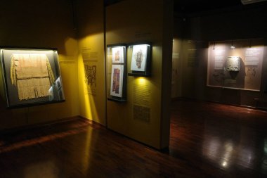 Lima, Peru - 3 Aralık 2023: Antik İnka öncesi tekstil Lima 'daki Amano Müzesi' nde sergileniyor