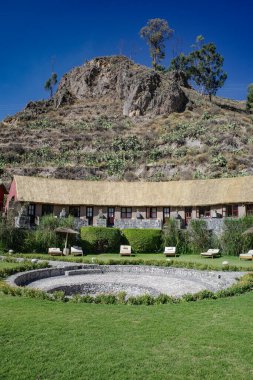 Colca Kanyonu, Peru - 7 Aralık 2023: Colca Kanyonu Oteli çevresindeki manzaralar