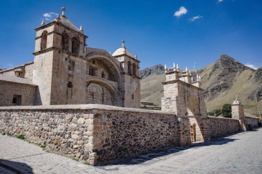 Sibayo, Peru - 5 Aralık 2023: Peru And Dağlarında Koloni Kilisesi Iglesia de Sibayo, Arequipa