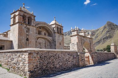 Sibayo, Peru - 5 Aralık 2023: Peru And Dağlarında Koloni Kilisesi Iglesia de Sibayo, Arequipa