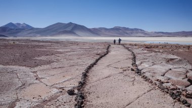 San Pedro de Atacama, Şili - 1 Aralık 2023: Atacama Çölü 'ndeki Salar de Piedras Rojas' ın manzaraları
