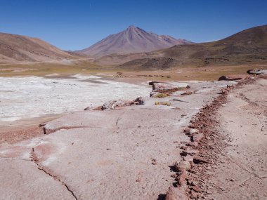 San Pedro de Atacama, Şili - 1 Aralık 2023: Atacama Çölü 'ndeki Salar de Piedras Rojas' ın manzaraları