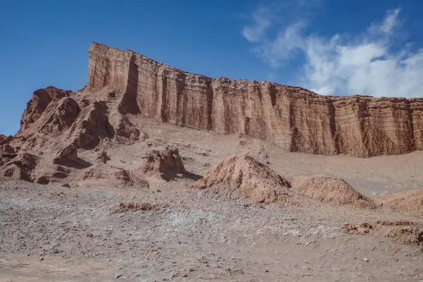 stock image San Pedro de Atacama, Chile - Nov 29, 2023: Sand dunes and rock formations in the Valley of the Moon, Atacama Desert