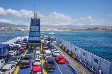 Palma de Mallorca, İspanya - 18 Mayıs 2024: Palma, Balear Adaları, İspanya 'dan kalkan yolcu feribotu