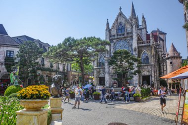 Ba Na Hills, Vietnam - 7 Şubat 2024: Sun World Ba Na Hills tatil köyü, Da Nang, Vietnam