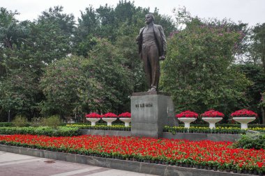Hanoi, Vietnam - 9 Şubat 2024: Lenin Park, Hanoi 'deki Vladimir Lenin heykeli