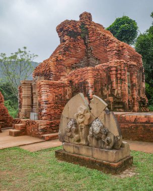 Hoi An, Vietnam - 6 Şubat 2024: Oğlum Hindu tapınağı Champa Krallığı sırasında inşa edildi, Vietnam