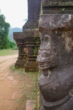 Hoi An, Vietnam - 6 Şubat 2024 Antik Oğlum Hindu Tapınağı 'nda taş oymacılığı, Champa Krallığı, Vietnam