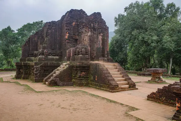 Hoi An, Vietnam - 6 Şubat 2024: Oğlum Hindu tapınağı Champa Krallığı sırasında inşa edildi, Vietnam