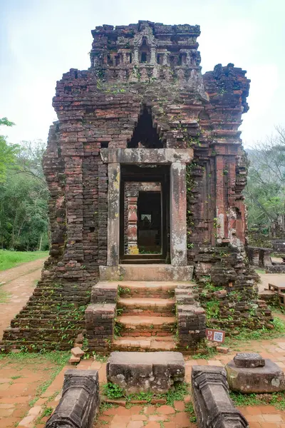 Hoi An, Vietnam - 6 Şubat 2024: Oğlum Hindu tapınağı Champa Krallığı sırasında inşa edildi, Vietnam