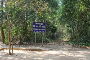 Ho Chi Minh Şehri, Vietnam - 2 Şubat 2024: Cu Chi Tünel Kompleksi 'ndeki atış poligonuna giriş