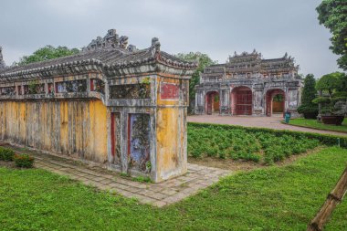 Hue, Vietnam - 6 Şubat 2024: İmparatorluk Şehri 'nin duvarları içinde mimari