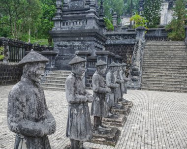 Hue, Vietnam - 6 Şubat 2024: İmparator Khai Dinh anıtmezarındaki koruyucu figürler, Hue, Vietnam