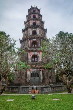Hue, Vietnam - 6 Şubat 2024: Thien Mu Pagoda ve Budist Tapınağı, Hue, Vietnam