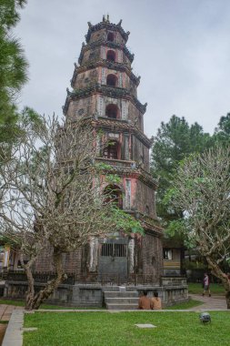 Hue, Vietnam - 6 Şubat 2024: Thien Mu Pagoda ve Budist Tapınağı, Hue, Vietnam