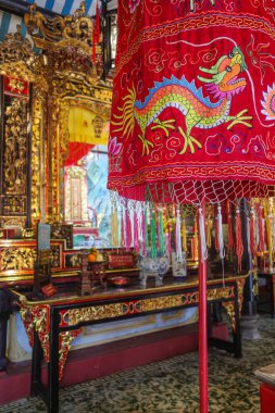 Hoi An, Vietnam - 8 Şubat 2024 Quan Kong Tapınağı 'nın içi. Hoi An Kadim Kasabası, Quang Nam Eyaleti