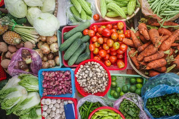 stock image Hoi An, Vietnam - 5 Feb, 2024: Fresh oriental fruits and vegetables for sale in Hoi An Central Market, Vietnam