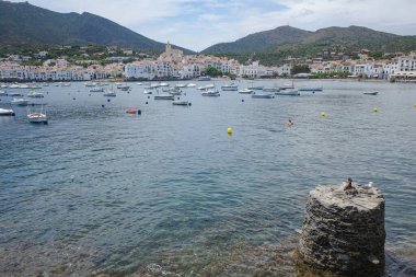 Kadavra, İspanya - 30 Haziran 2024: Eski şehir Kadavra, Costa Brava, Katalonya