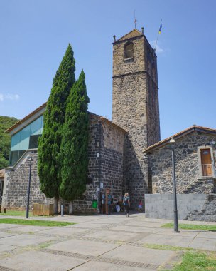 Girona, İspanya - 7 Temmuz 2024: Castellfollit de la Roca Eski Kilisesi, Katalonya