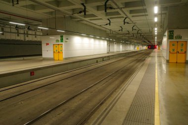 Girona, İspanya - 6 Temmuz 2024: Girona yüksek hızlı tren istasyonu, Katalonya