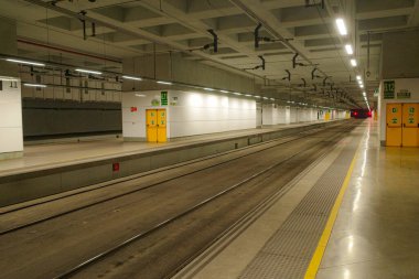 Girona, İspanya - 6 Temmuz 2024: Girona yüksek hızlı tren istasyonu, Katalonya