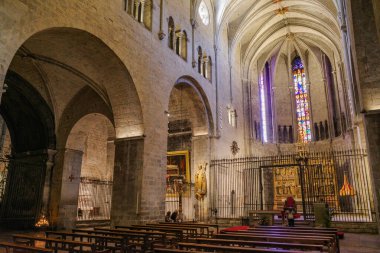 Girona, İspanya - 18 Temmuz 2024: Saint Felix, Girona, Katalonya Bazilikası 'nda merkez nav