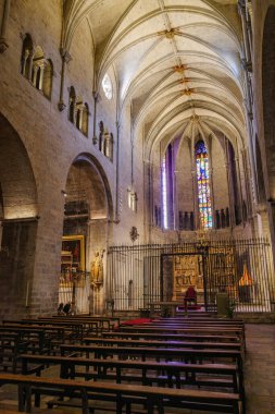 Girona, İspanya - 18 Temmuz 2024: Saint Felix, Girona, Katalonya Bazilikası 'nda merkez nav