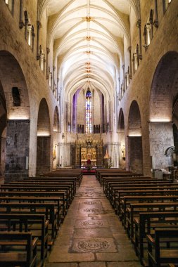 Girona, İspanya - 18 Temmuz 2024: Saint Felix, Girona, Katalonya Bazilikası 'nda merkez nav