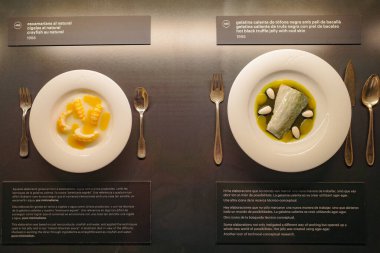Güller, İspanya - 20 Temmuz 2024: El Bulli 1846 restoran müzesinde aşçılık sergisi, Cala Montjoi, Costa Brava