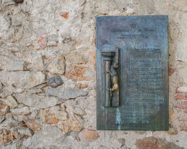 Girona, İspanya - 23 Temmuz 2024: 'La Leona', Girona, Katalonya 'nın bir sembolü olan Aslan Dibi Heykeli