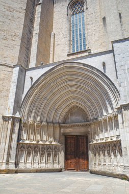 Girona, İspanya - 23 Temmuz 2024: Havarilerin Girona, Katalonya 'daki Aziz Mary Katedrali' ne girişi