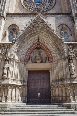 Barselona, İspanya - 29 Temmuz 2024: Gotik Bölge, Barcelona 'daki Santa Maria del Mar katedraline giriş