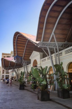 Barselona, İspanya - 29 Temmuz 2024: Gotik Mahalledeki Santa Caterina Pazarı, Barselona, Katalonya