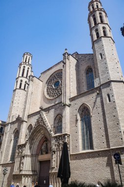 Barselona, İspanya - 29 Temmuz 2024: Gotik Bölge, Barcelona 'daki Santa Maria del Mar katedraline giriş