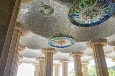 Barselona, İspanya - 28 Temmuz 2024: Sala Hipostila, Park Guell, Barcelona, İspanya