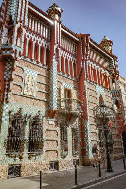 Barcelona, İspanya - 28 Temmuz 2024: Casa Vicens 'in dış mimarı Antoni Gaudi
