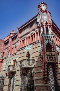 Barcelona, İspanya - 28 Temmuz 2024: Casa Vicens 'in dış mimarı Antoni Gaudi